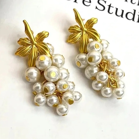Anthropologie Gold Grape Leaf Pearl Earrings - Picture 1 of 10